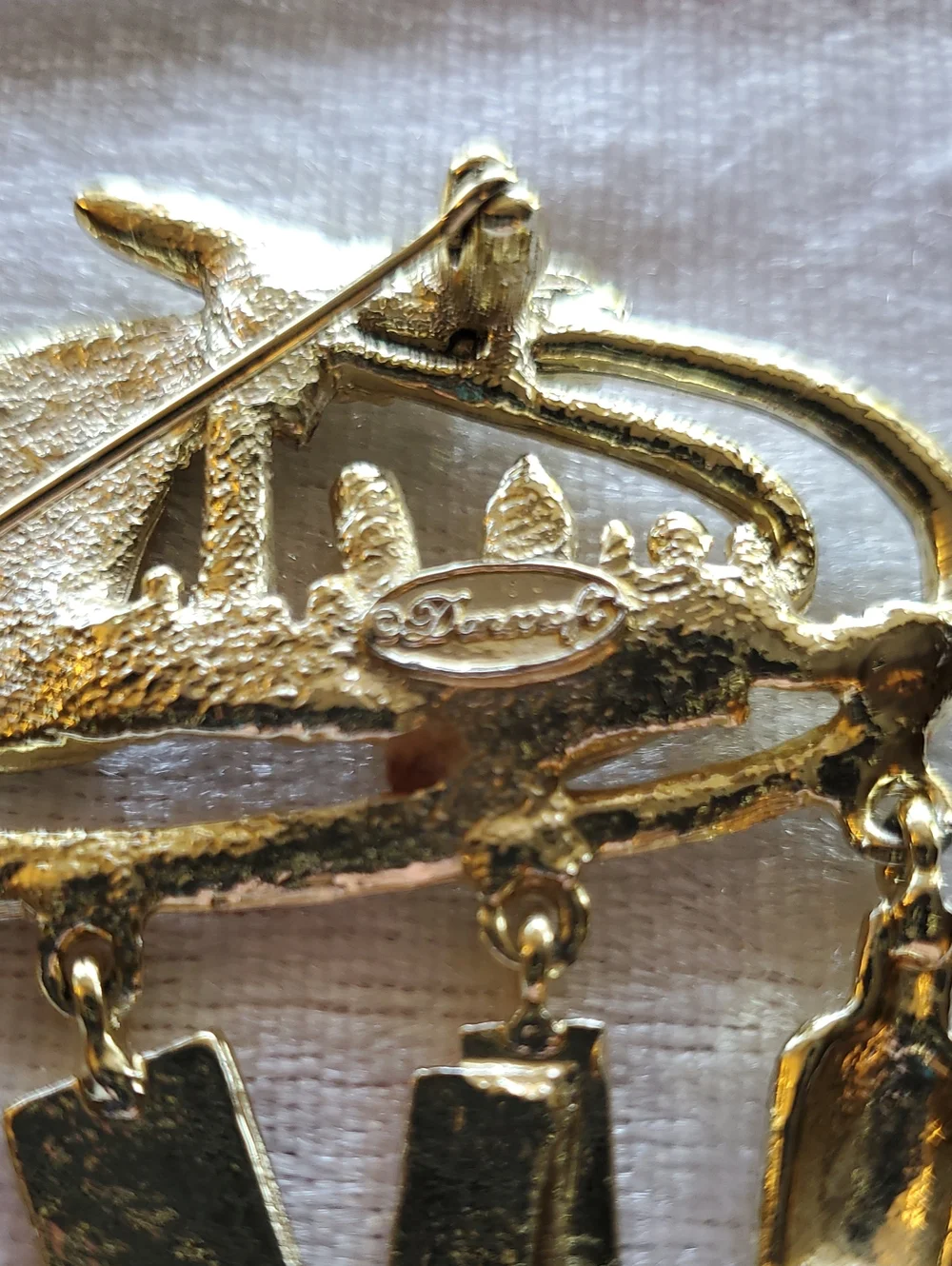 Vintage Gold Tone Cruise & Travel Charm Brooch Signed DANECRAFT